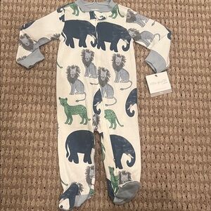 Carter’s organic little planet Size 9 mos elephants & lions New With Tag